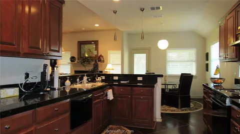 5310 Draycott Ct, Bryan, TX 77802 photo 5