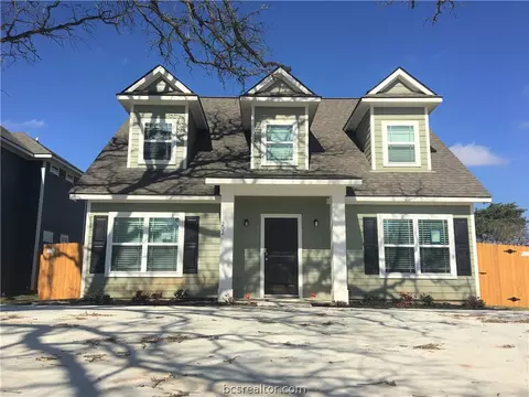 202 Tee Dr, Bryan, TX 77801 photo 1