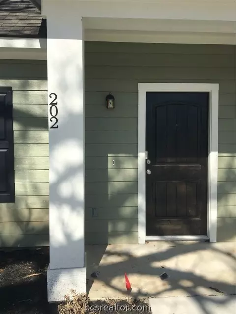 202 Tee Dr, Bryan, TX 77801 photo 2