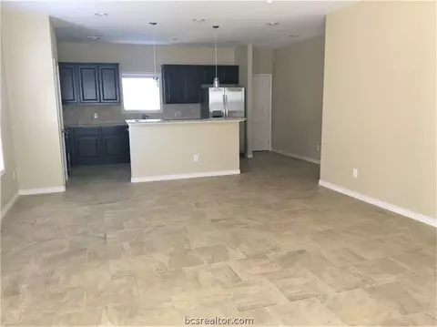 202 Tee Dr, Bryan, TX 77801 photo 3