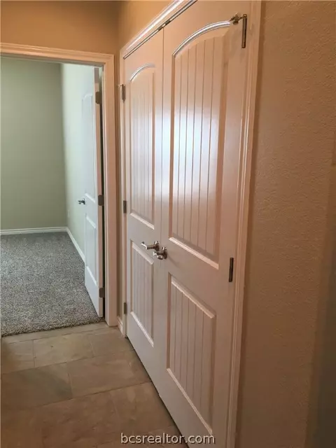 202 Tee Dr, Bryan, TX 77801 photo 8