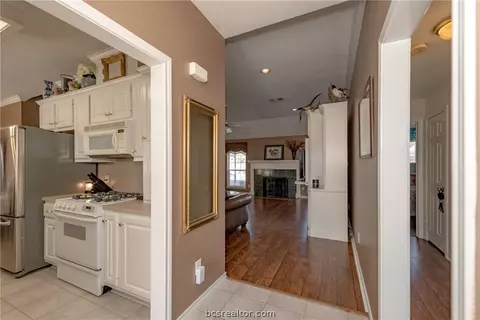 3919 Brighton Dr, Bryan, TX 77802 photo 6