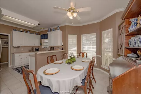 3919 Brighton Dr, Bryan, TX 77802 photo 10