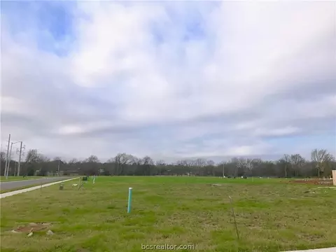 3080 Peterson Cir, Bryan, TX 77802 photo 2
