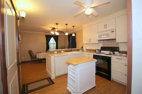 9647 Taylor Rd, Bryan, TX 77808 photo 4