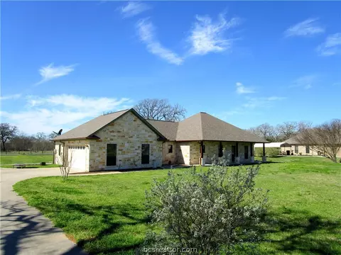 8706 Tejas Ranch Loop, Bryan, TX 77808 photo 3