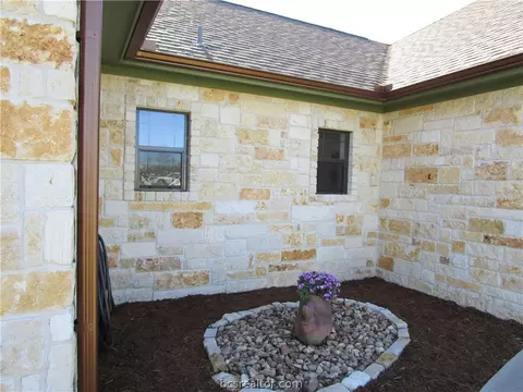 8706 Tejas Ranch Loop, Bryan, TX 77808 photo 4