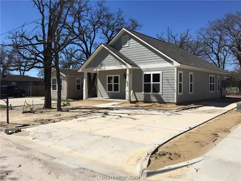 1802 Bamboo St, Bryan, TX 77803 photo 2