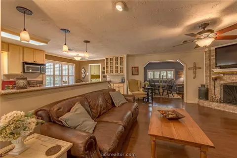 2901 Rustling Oaks Dr, Bryan, TX 77802 photo 6
