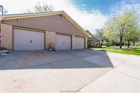 2901 Rustling Oaks Dr, Bryan, TX 77802 photo 33