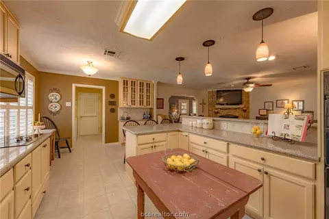 2901 Rustling Oaks Dr, Bryan, TX 77802 photo 10