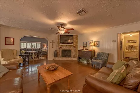 2901 Rustling Oaks Dr, Bryan, TX 77802 photo 4
