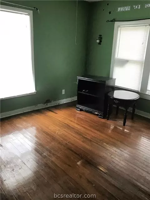 802 Mitchell St, Bryan, TX 77802 photo 5