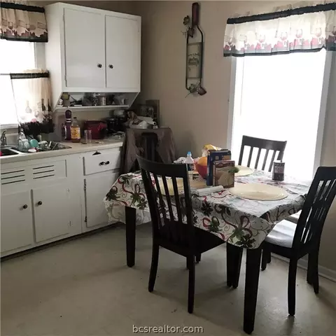 802 Mitchell St, Bryan, TX 77802 photo 6