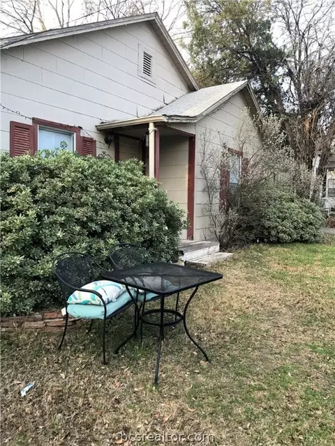 802 Mitchell St, Bryan, TX 77802 photo 4