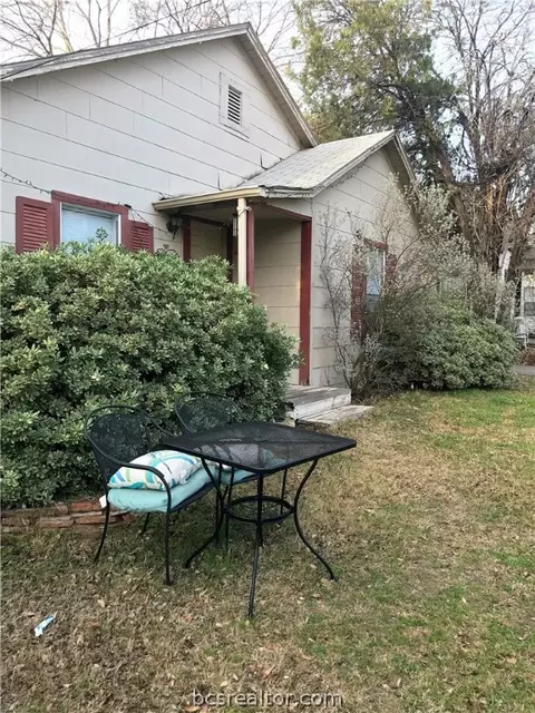 802 Mitchell St, Bryan, TX 77802 photo 3