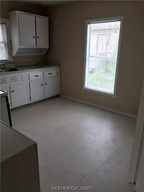802 Mitchell St, Bryan, TX 77802 photo 10