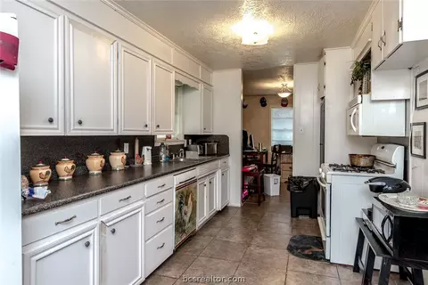 412 Leslie Dr, Bryan, TX 77802 photo 7