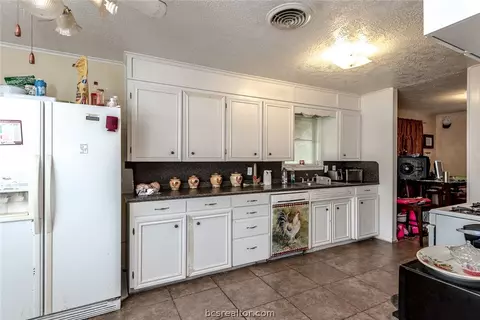 412 Leslie Dr, Bryan, TX 77802 photo 6