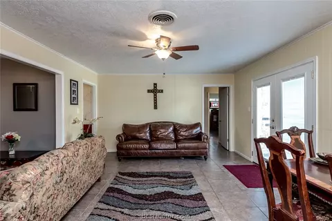 412 Leslie Dr, Bryan, TX 77802 photo 9