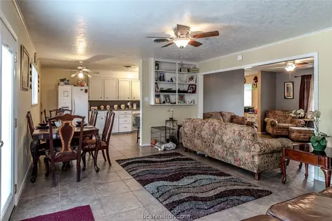 412 Leslie Dr, Bryan, TX 77802 photo 5