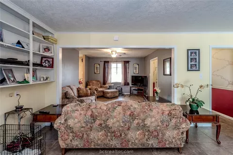 412 Leslie Dr, Bryan, TX 77802 photo 4