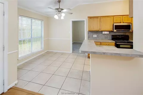 3902 Brighton Dr, Bryan, TX 77802 photo 11