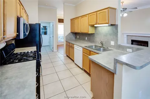 3902 Brighton Dr, Bryan, TX 77802 photo 14