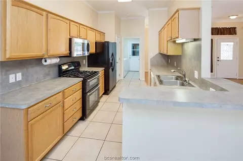 3902 Brighton Dr, Bryan, TX 77802 photo 13