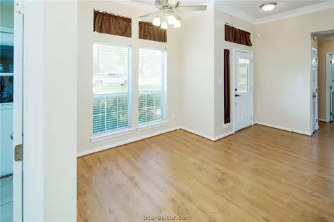 3902 Brighton Dr, Bryan, TX 77802 photo 7