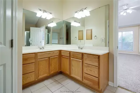 3902 Brighton Dr, Bryan, TX 77802 photo 21
