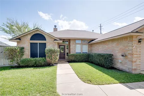 3902 Brighton Dr, Bryan, TX 77802 photo 4