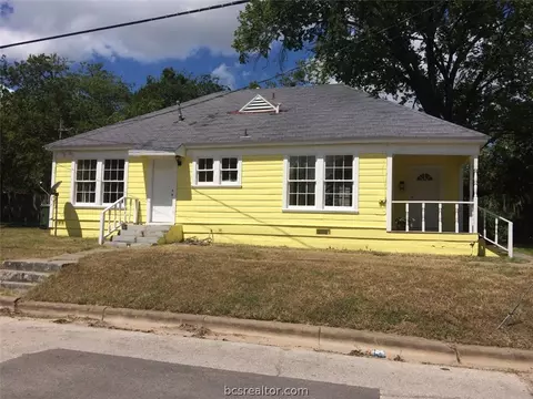 717 E 28th St, Bryan, TX 77803 photo 1