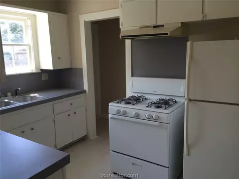 717 E 28th St, Bryan, TX 77803 photo 2
