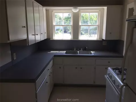 717 E 28th St, Bryan, TX 77803 photo 3