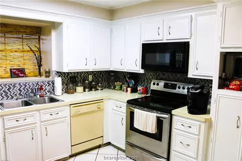 3804 Brockhampton Dr, Bryan, TX 77802 photo 3