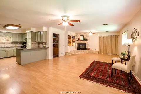 3817 Holly Dr, Bryan, TX 77802 photo 2