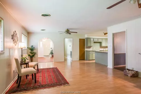 3817 Holly Dr, Bryan, TX 77802 photo 3