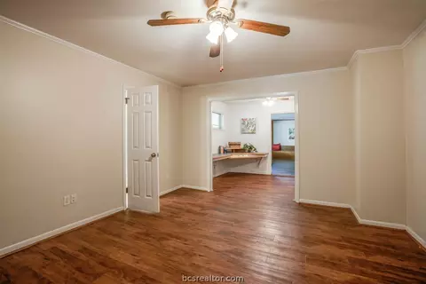3817 Holly Dr, Bryan, TX 77802 photo 5