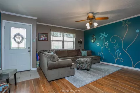 8268 Longview Dr, Bryan, TX 77808 photo 5