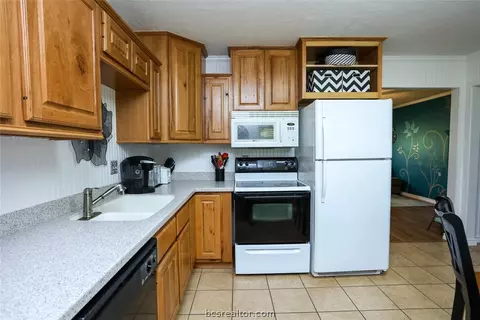8268 Longview Dr, Bryan, TX 77808 photo 6