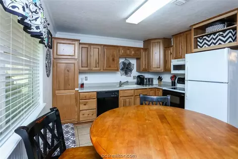 8268 Longview Dr, Bryan, TX 77808 photo 7
