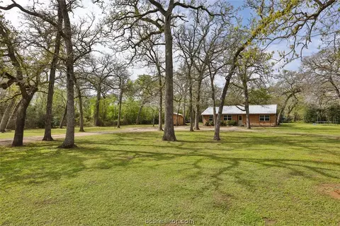 8268 Longview Dr, Bryan, TX 77808 photo 3