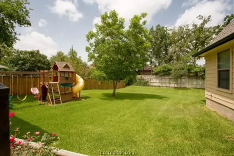 2210 E Briargate Dr, Bryan, TX 77802 photo 4