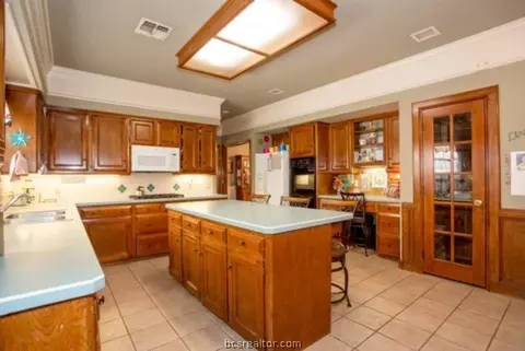 2210 E Briargate Dr, Bryan, TX 77802 photo 11