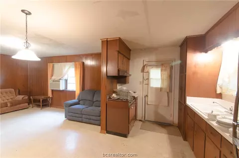 903 Dumas St, Bryan, TX 77803 photo 4