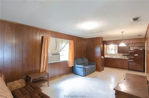 903 Dumas St, Bryan, TX 77803 photo 2