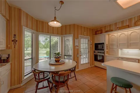 2429 E Briargate Dr, Bryan, TX 77802 photo 5