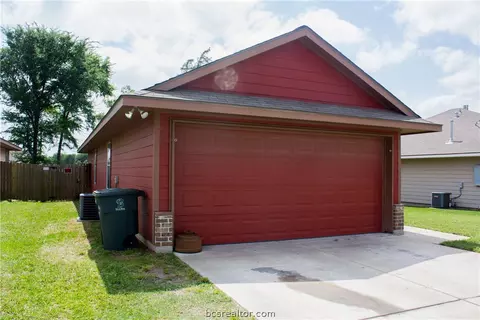 2109 Forge Hill Rd, Bryan, TX 77801 photo 2