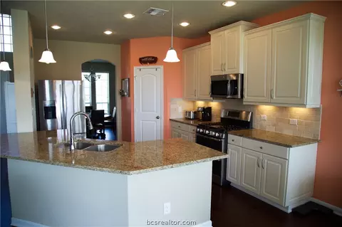3072 Positano, Bryan, TX 77808 photo 4
